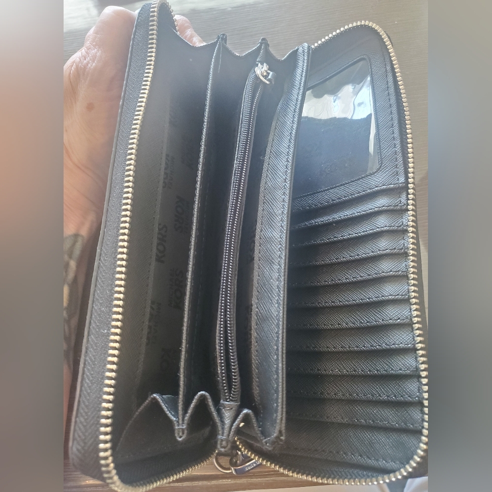 MICHAEL KORS Wallet/Wristlet - Pebbled Black - Picture 3 of 6